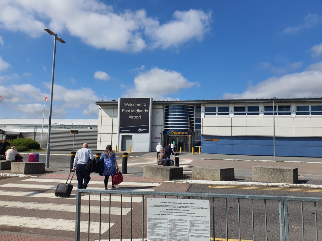 East midlands airport taxis